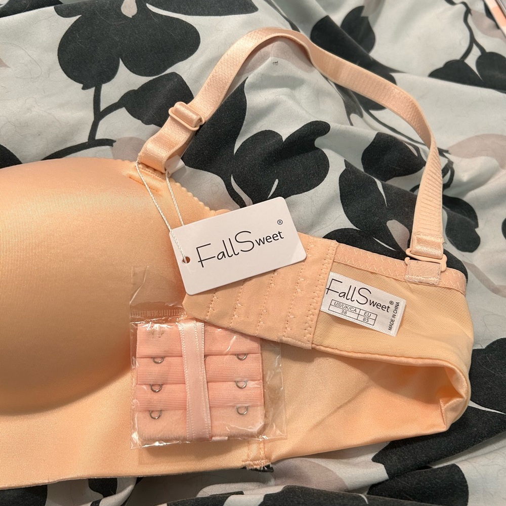 NWT LACE-UP FALL SWEET BRA w/Adjustable Straps included in packaging, Smooth Fit